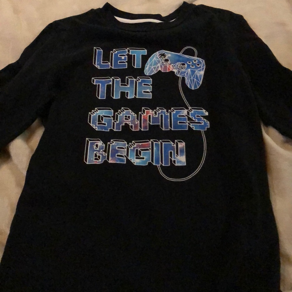 Long sleeve shirt.